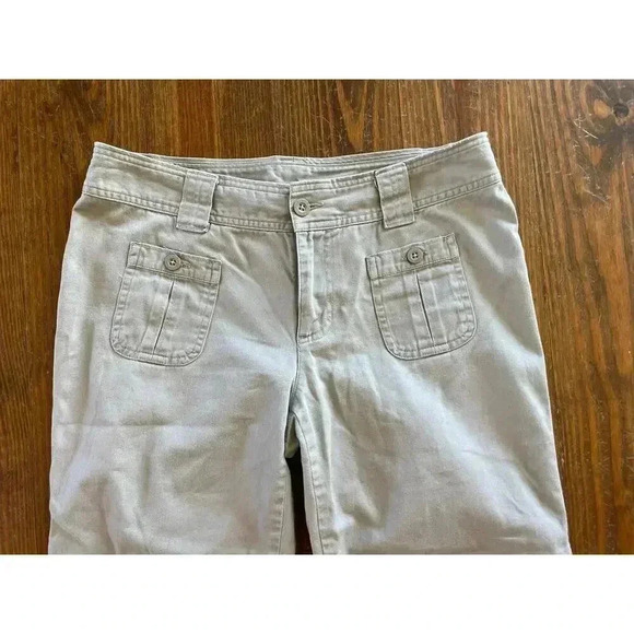 Northface Women's Cropped Tie-Back Front Pocket Khaki Pants, sz 8 - Picture 2 of 8